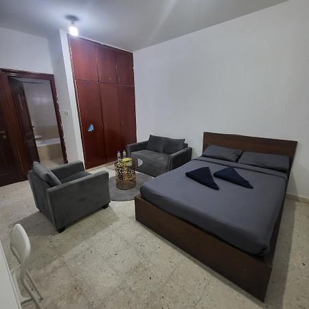 Corniche Full Studio Apartment アブダビ エクステリア 写真