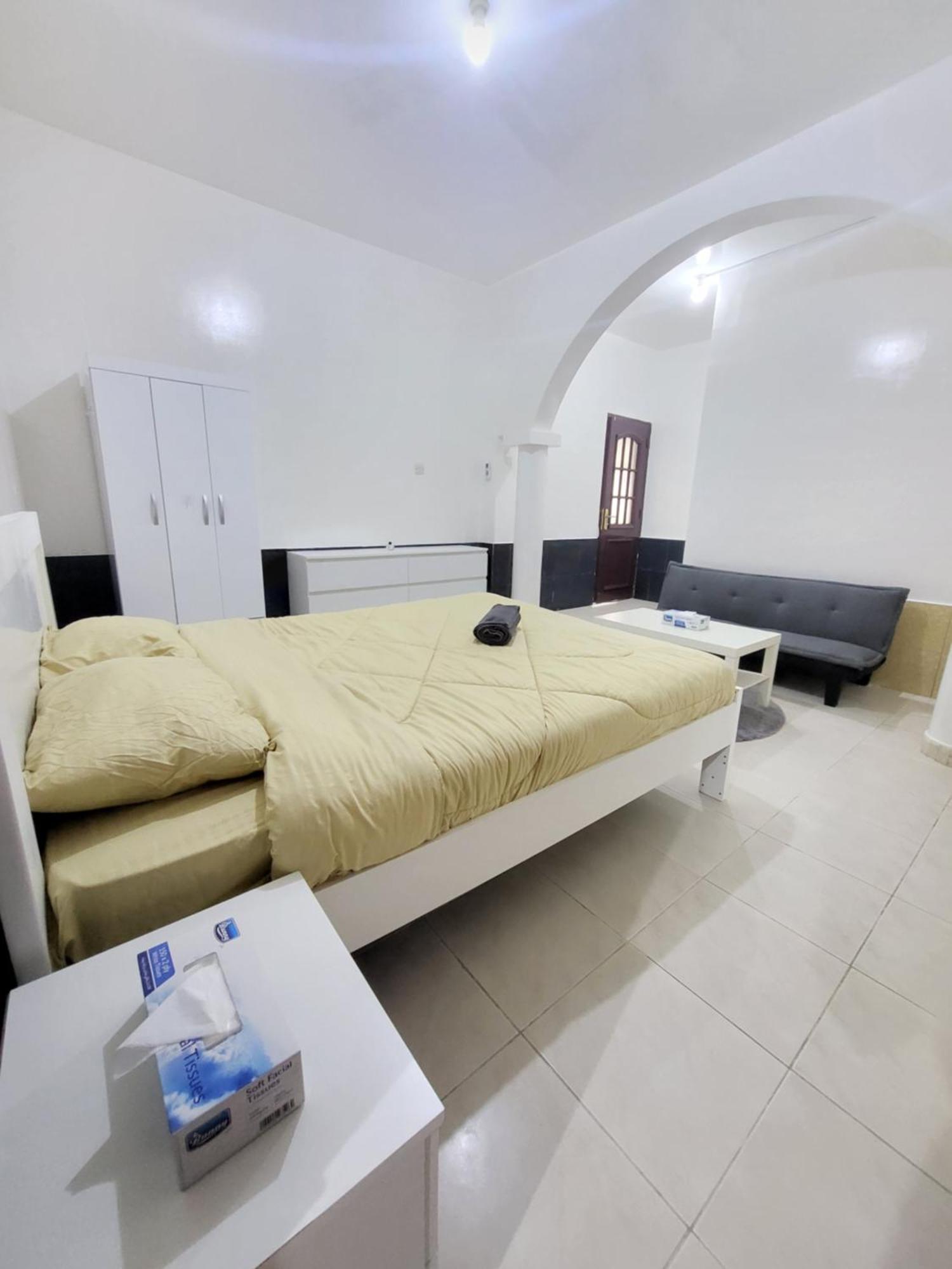 Corniche Full Studio Apartment アブダビ エクステリア 写真