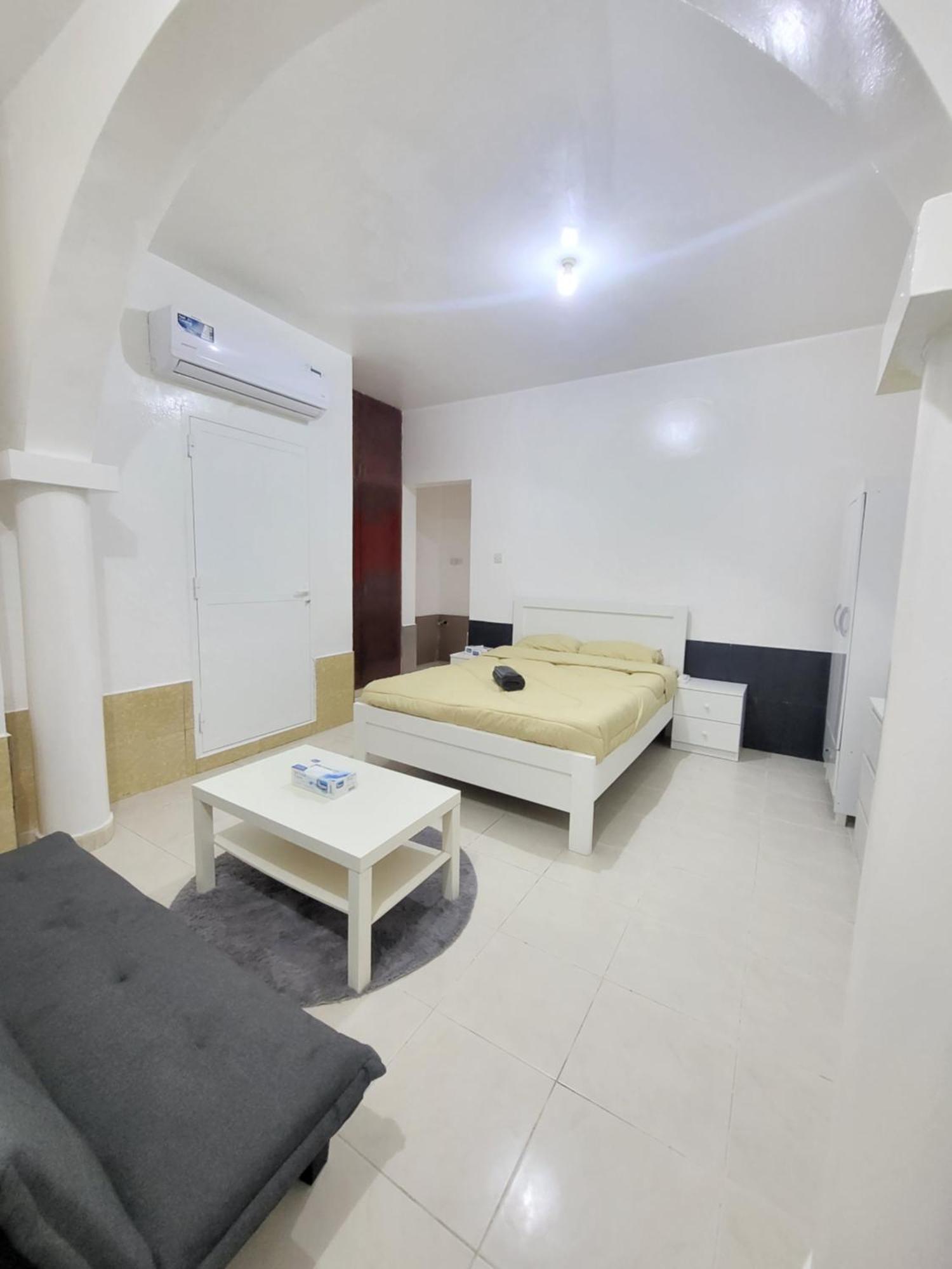Corniche Full Studio Apartment アブダビ エクステリア 写真