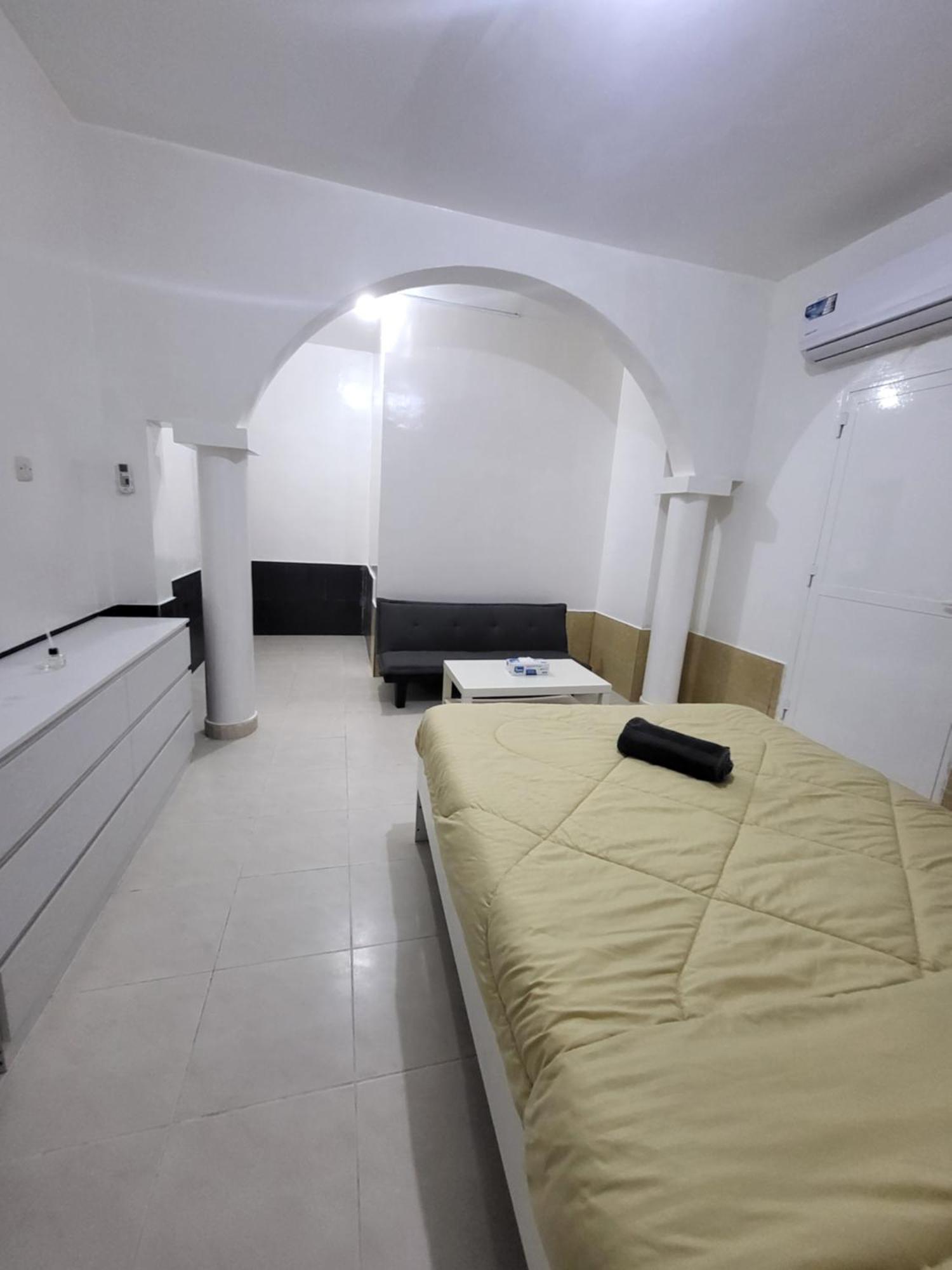 Corniche Full Studio Apartment アブダビ エクステリア 写真