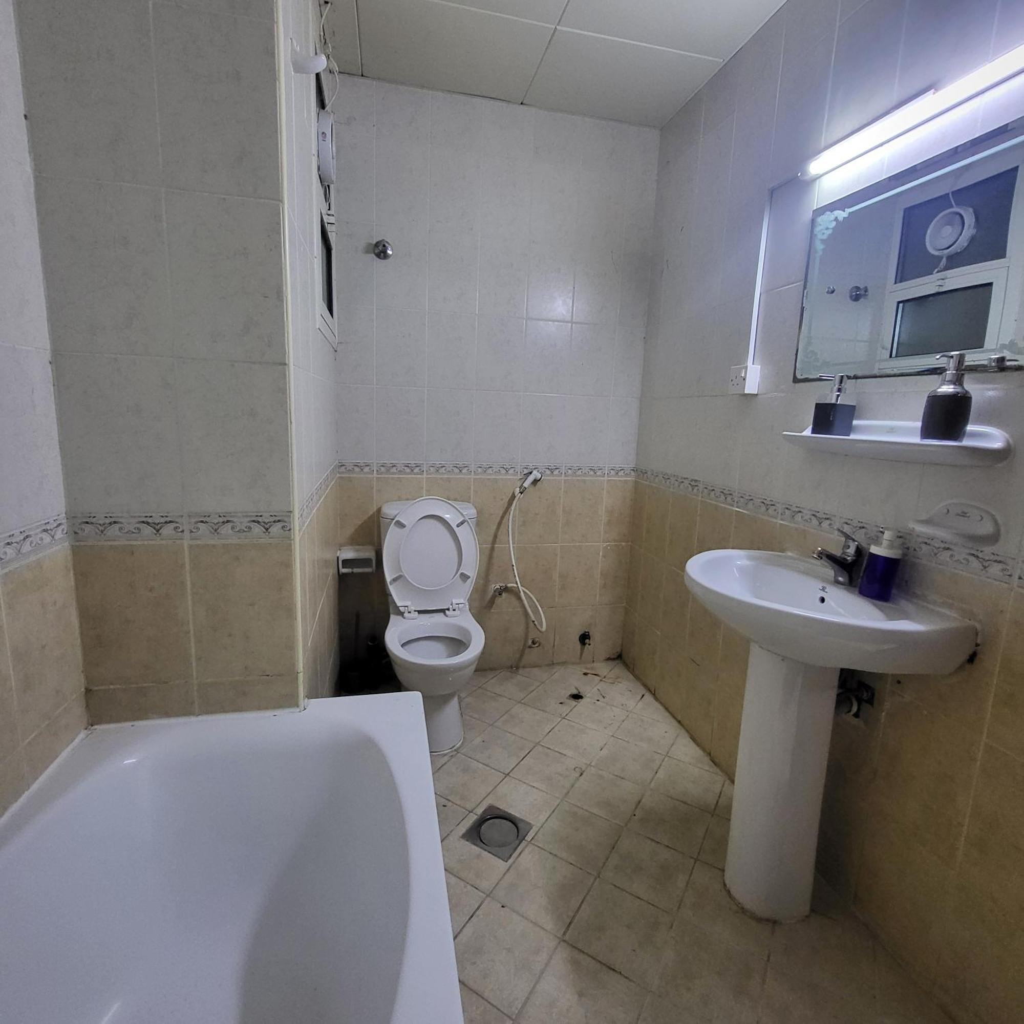 Corniche Full Studio Apartment アブダビ エクステリア 写真