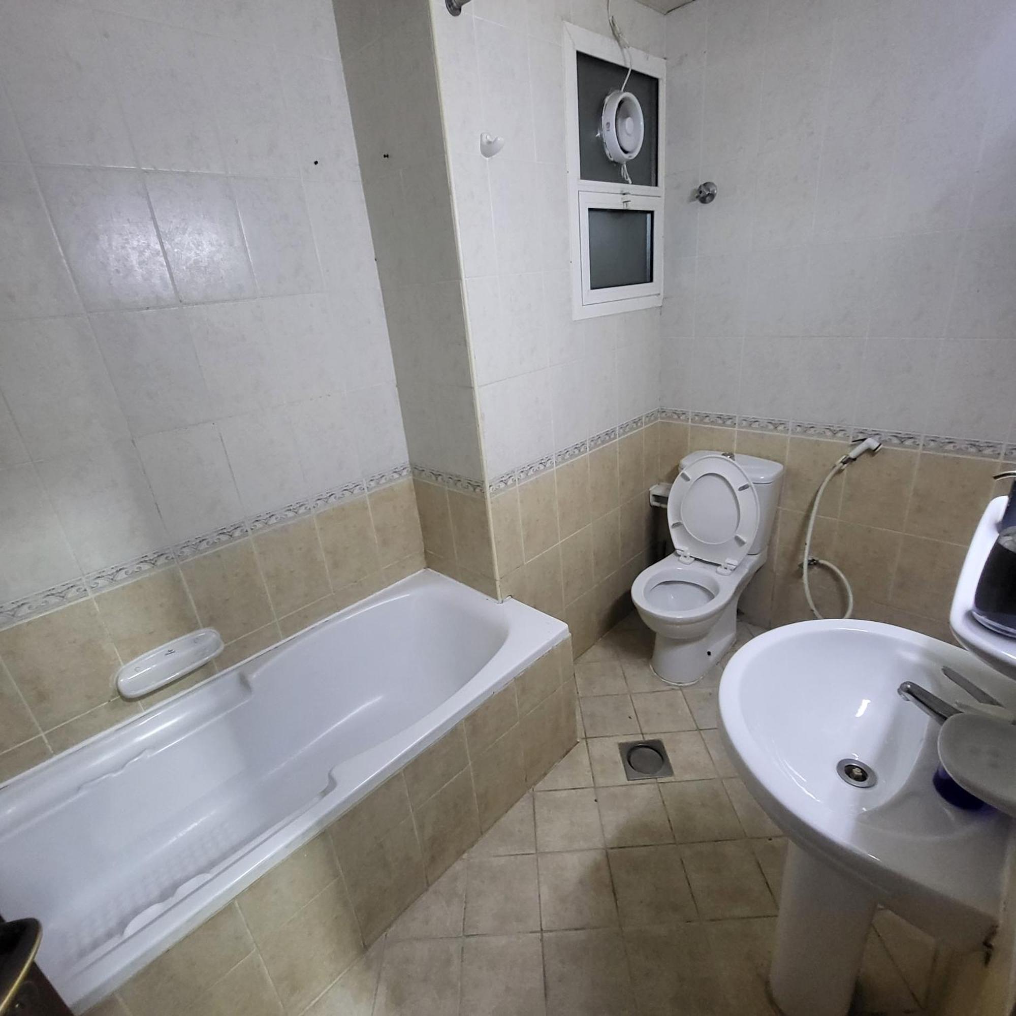 Corniche Full Studio Apartment アブダビ エクステリア 写真